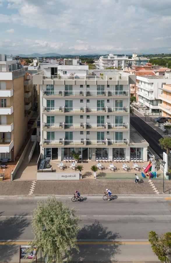 Hotel Augustus- Davanti A Noi C'E Solo Il Mare Misano Adriatico Dış mekan fotoğraf