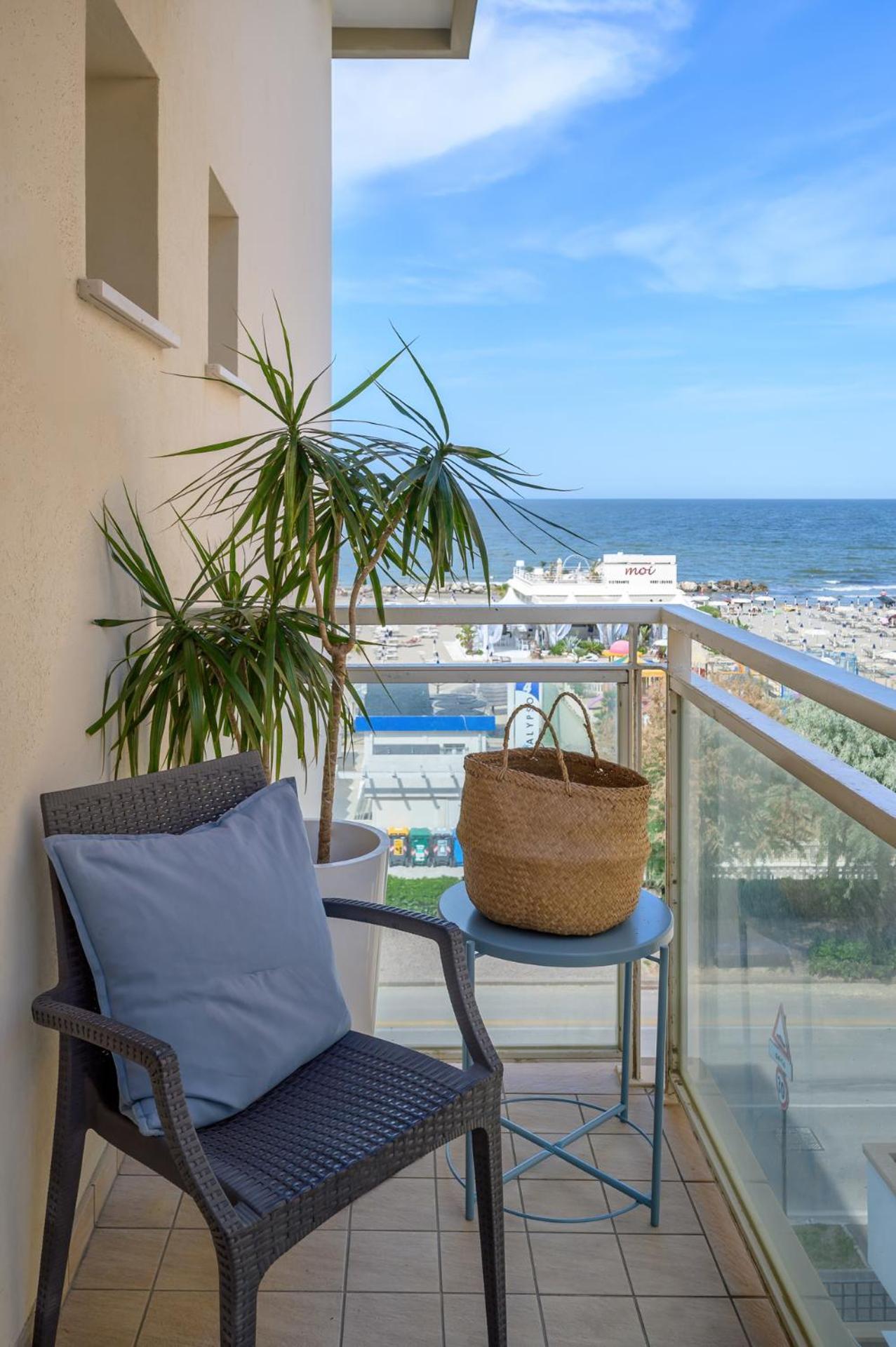 Hotel Augustus- Davanti A Noi C'E Solo Il Mare Misano Adriatico Dış mekan fotoğraf