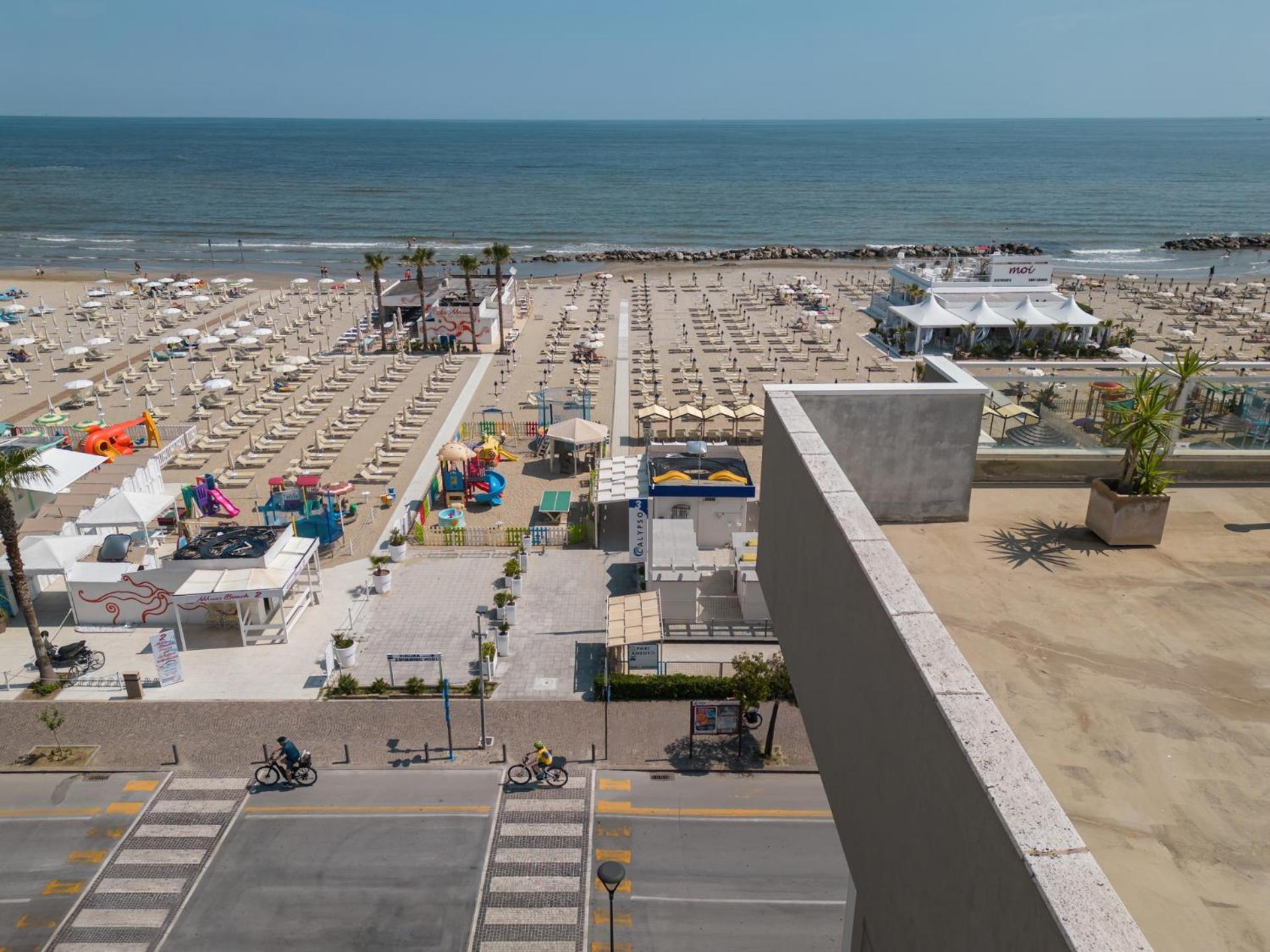 Hotel Augustus- Davanti A Noi C'E Solo Il Mare Misano Adriatico Dış mekan fotoğraf