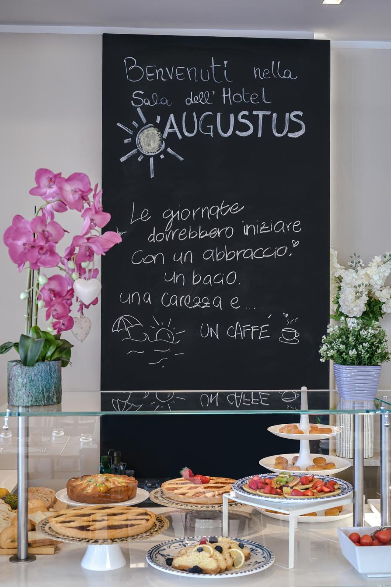 Hotel Augustus- Davanti A Noi C'E Solo Il Mare Misano Adriatico Dış mekan fotoğraf